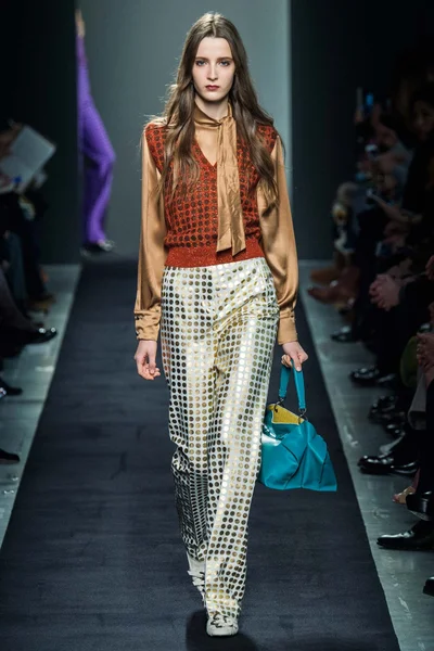 Look 3